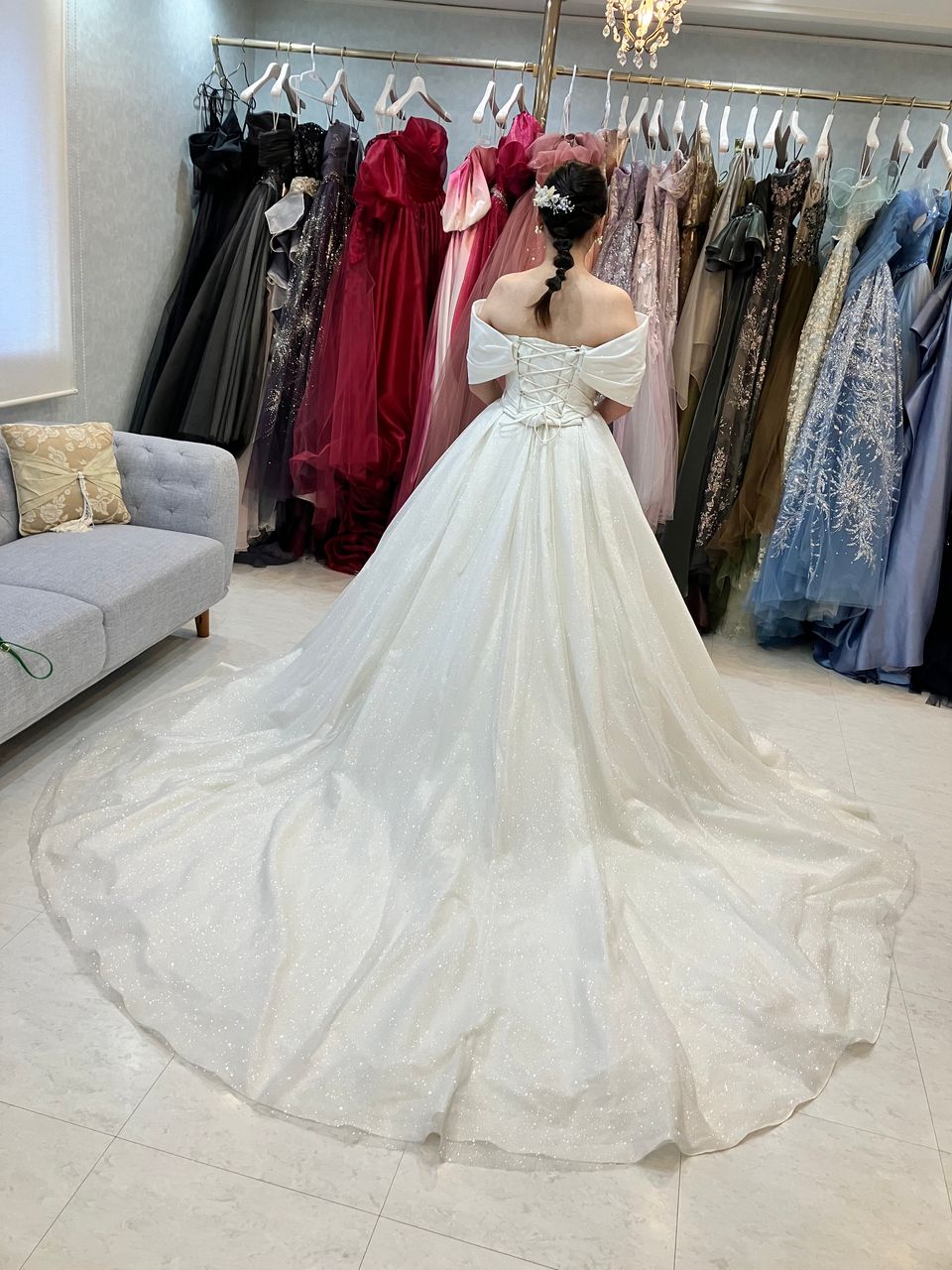 バックスタイルが美しいウエディングドレス