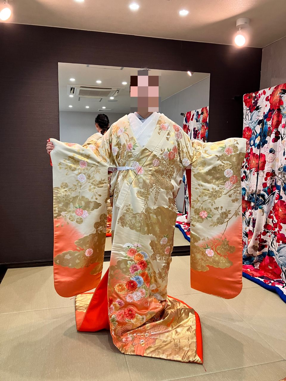 オレンジのグラデーションが美しい色打掛