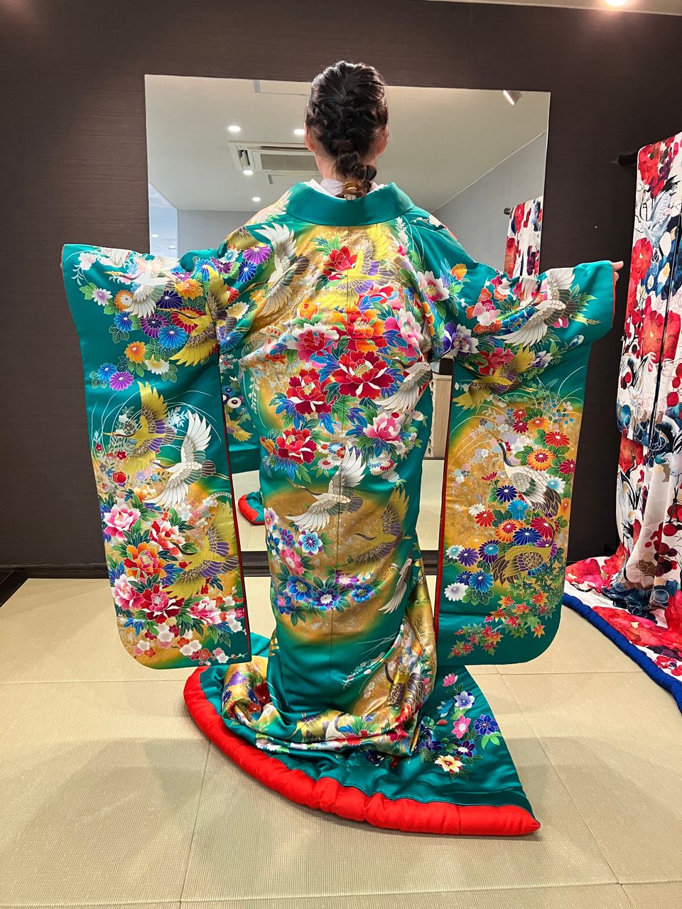 みずみずしい鮮やかなコバルトブルー色打掛