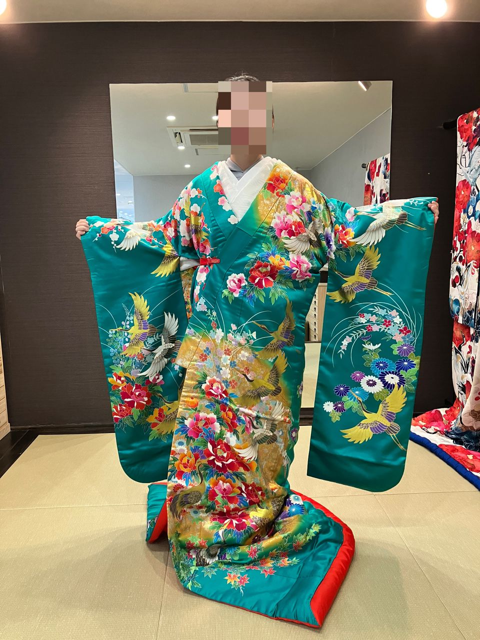 みずみずしい鮮やかなコバルトブルー色打掛