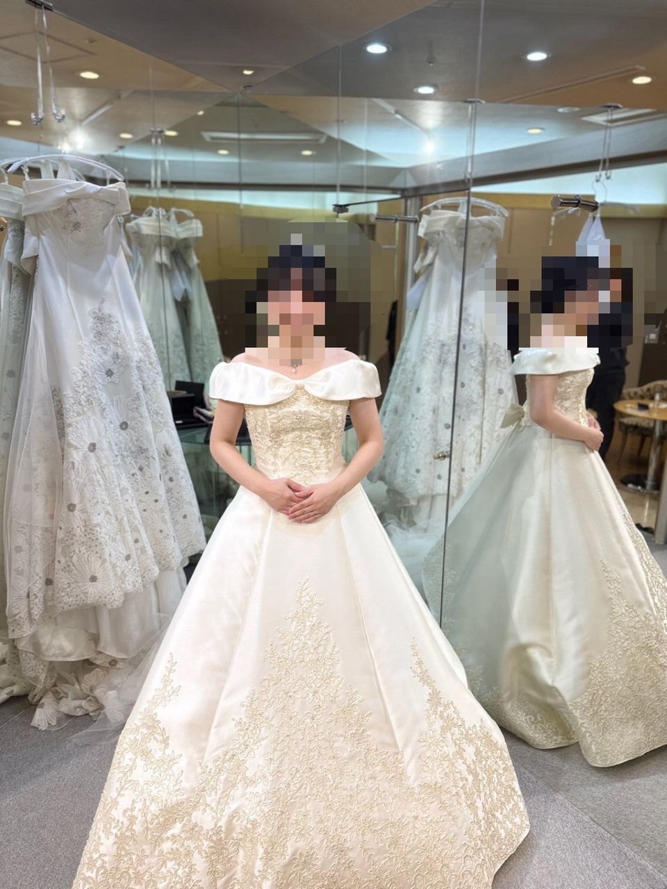 シンプルながらも華やかなドレス