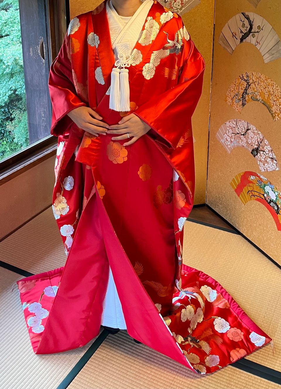 鶴の刺繍が印象的な色打掛