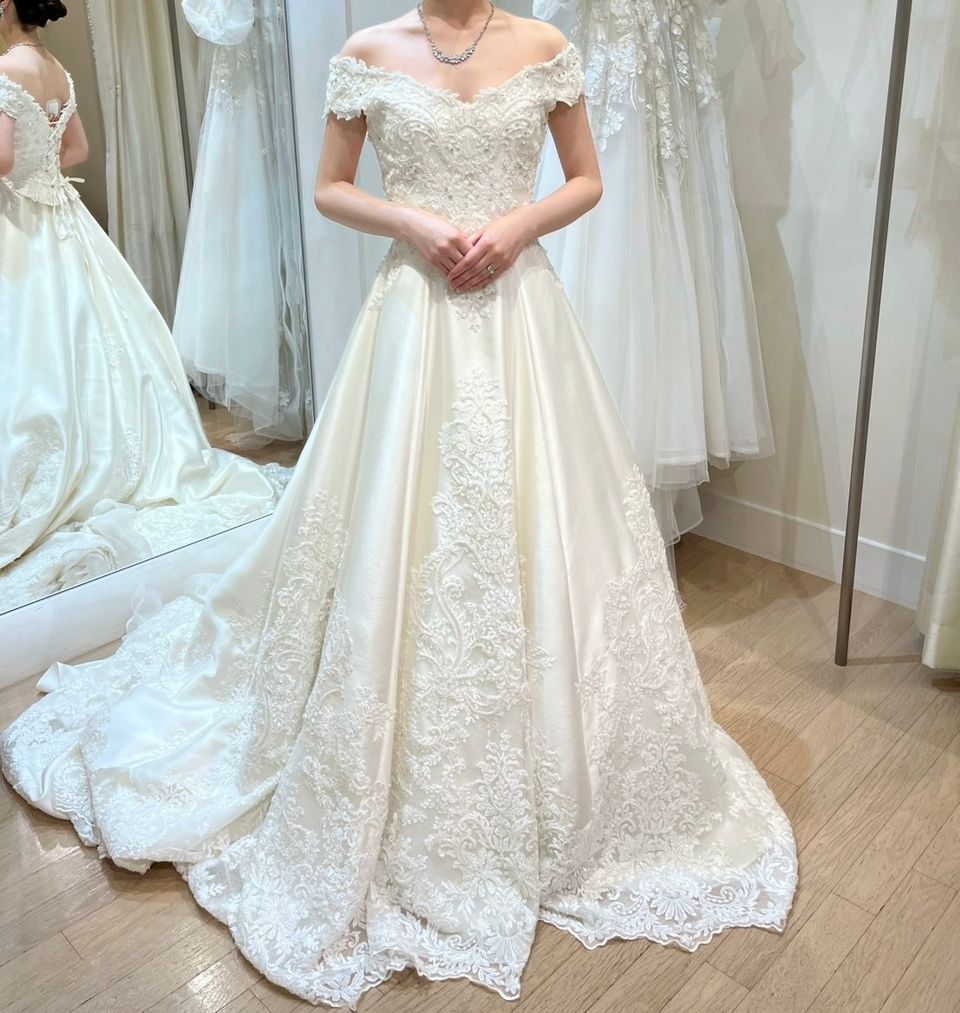サテンが綺麗なホテル婚向きWD