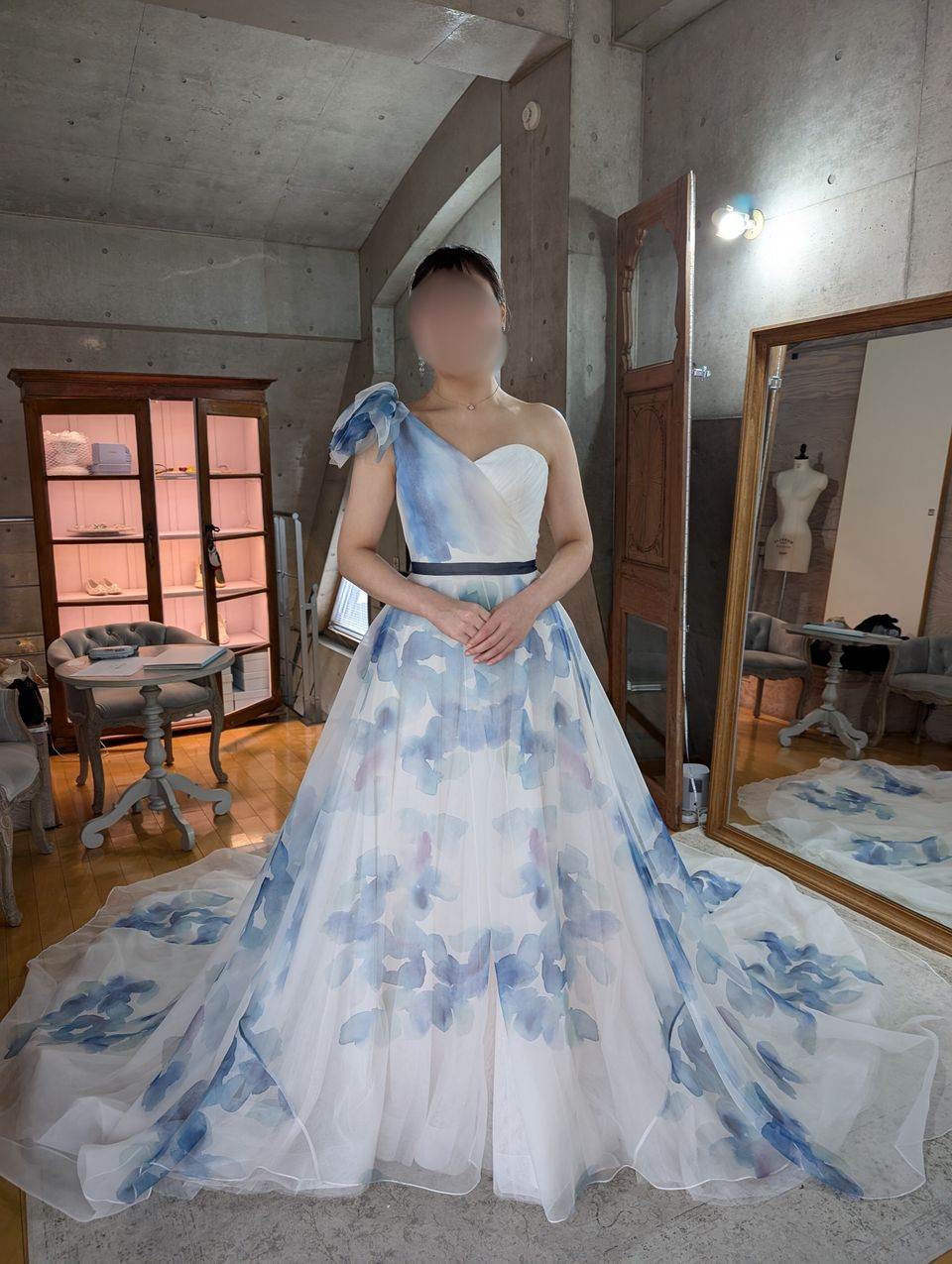 ふんわりとした質感が素敵な品のあるドレス