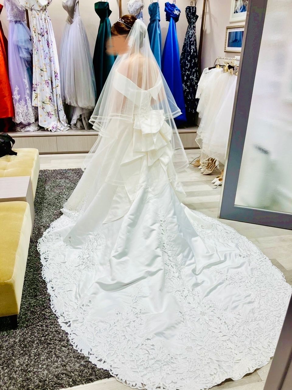 上品で華やかなドレス