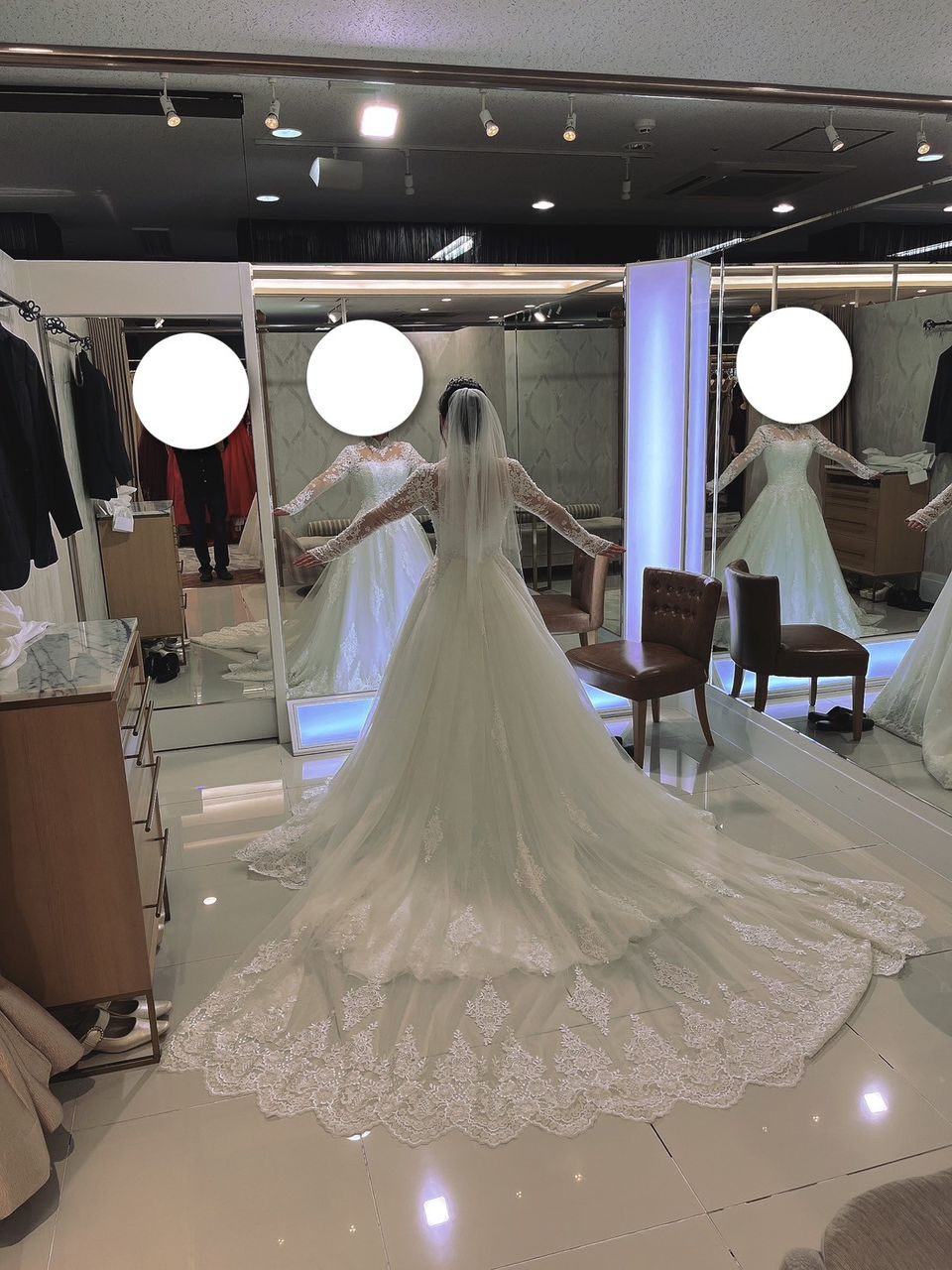 レースが美しいドレス