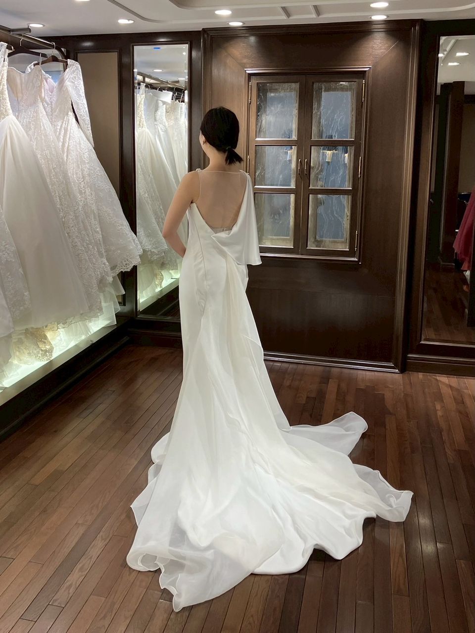 大人向きなクラシカルドレス