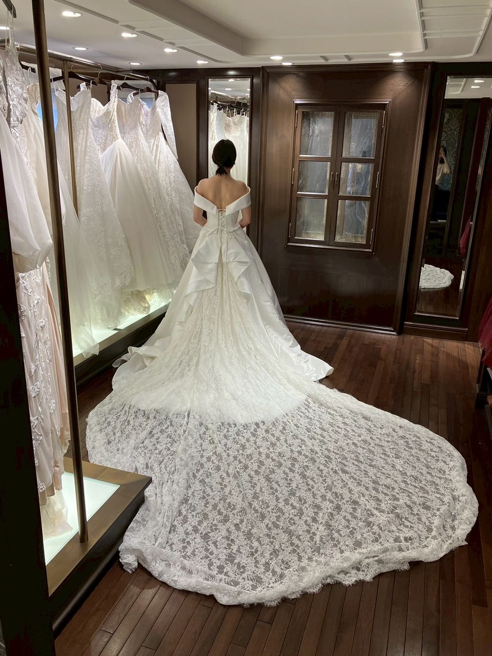 ロングトレーンが印象的&スタイルが変えられる