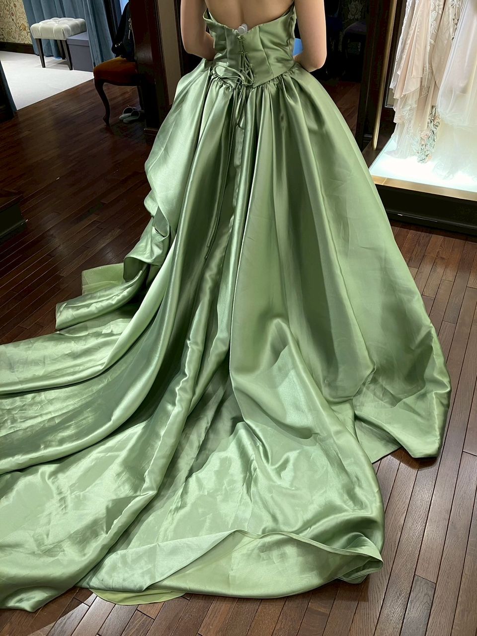 光沢感のある緑