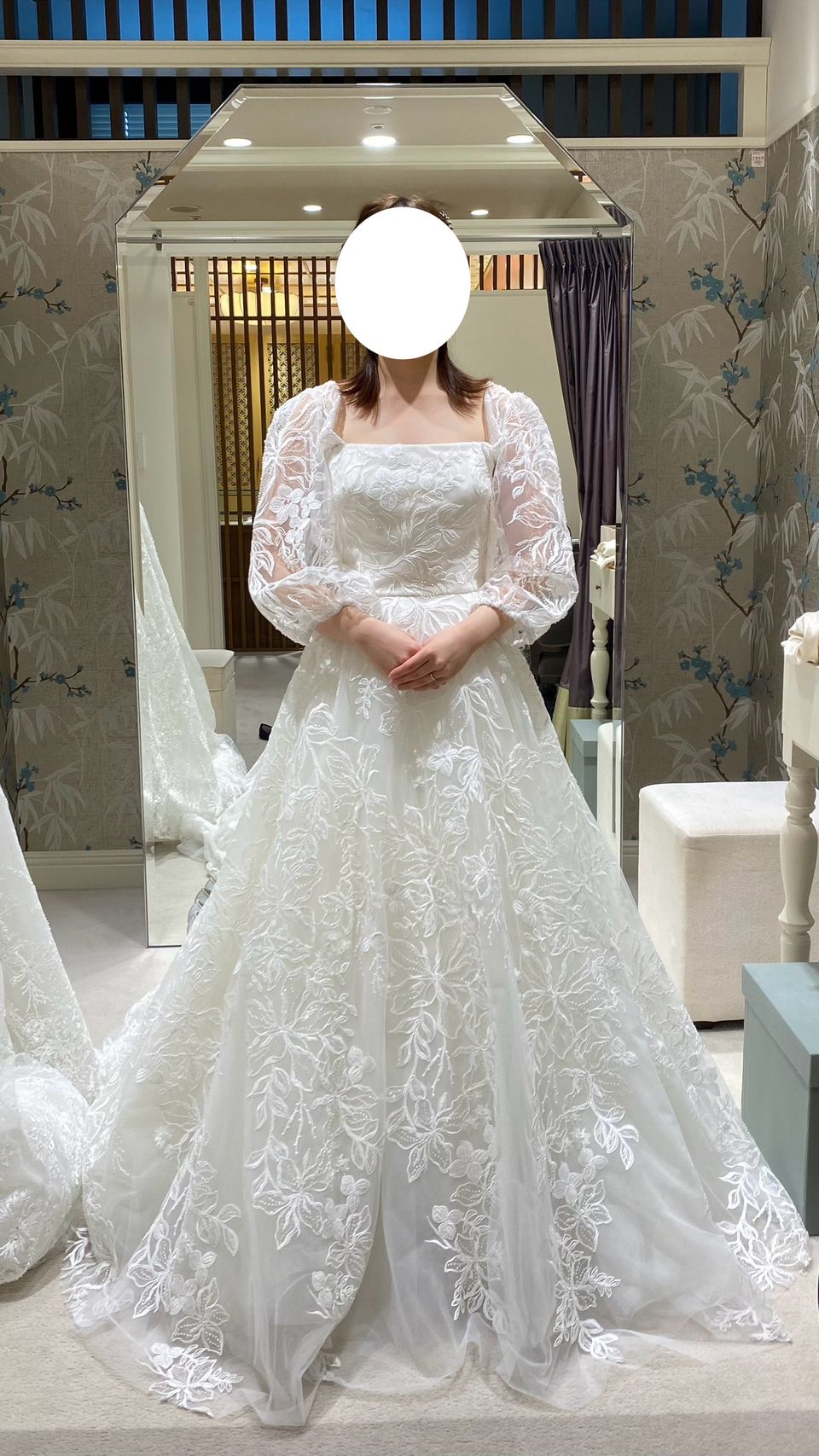 バルーン袖が可愛いドレス