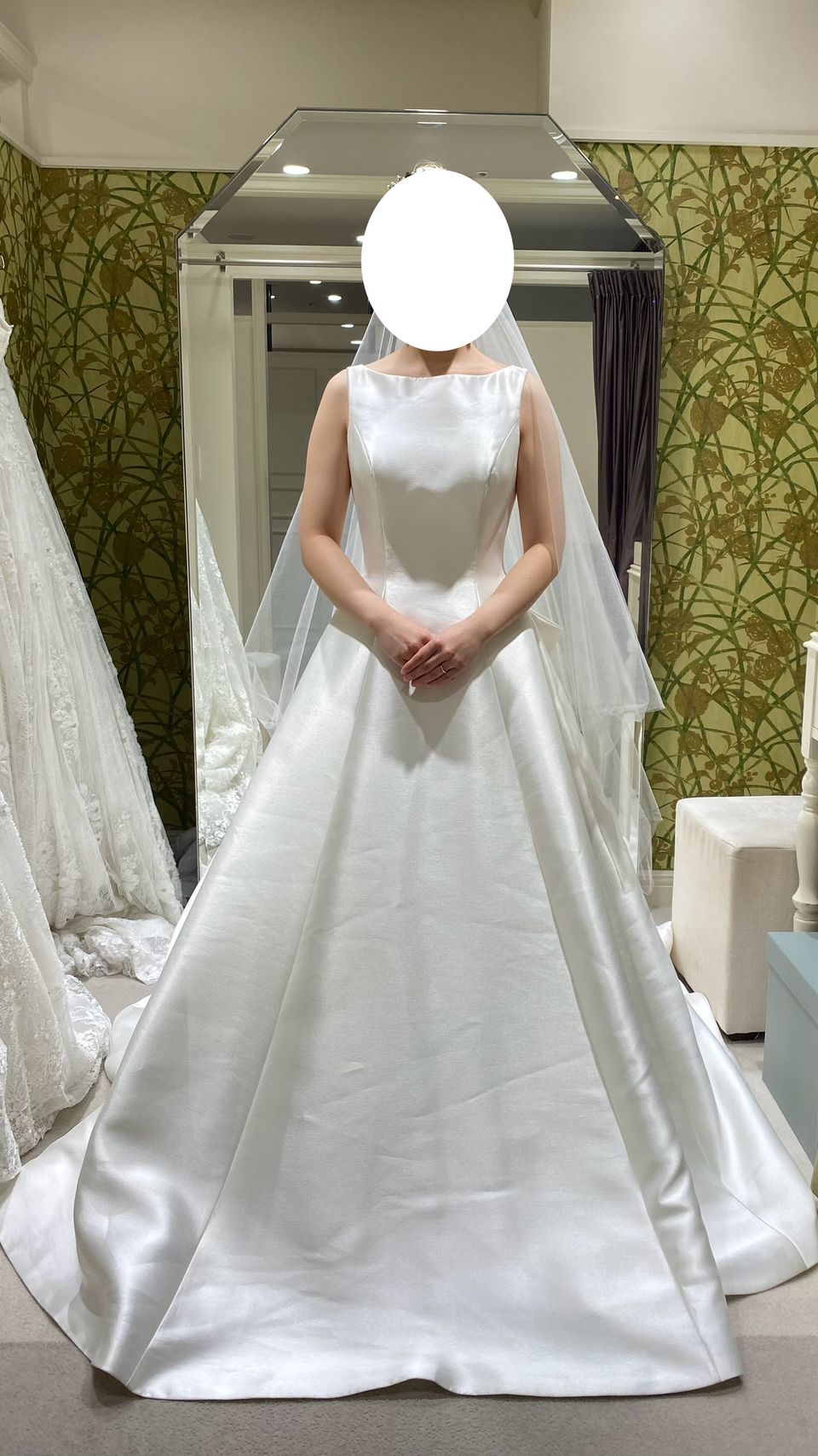 上品なクラシカルドレス