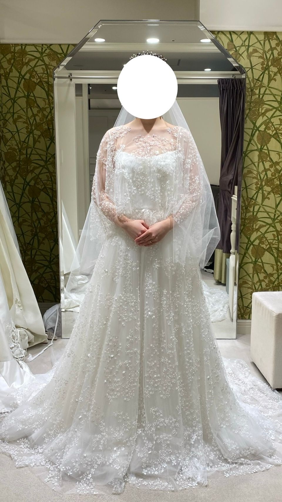 二の腕がカバーできるドレス