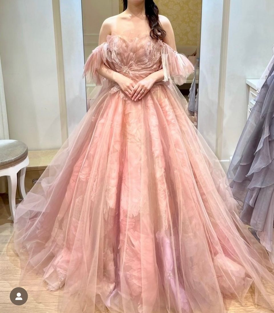 お花をイメージしたピンクドレス