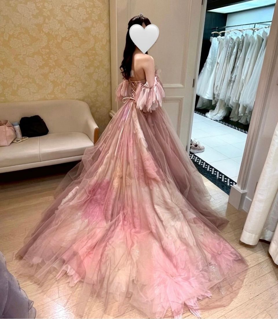 お花をイメージしたピンクドレス