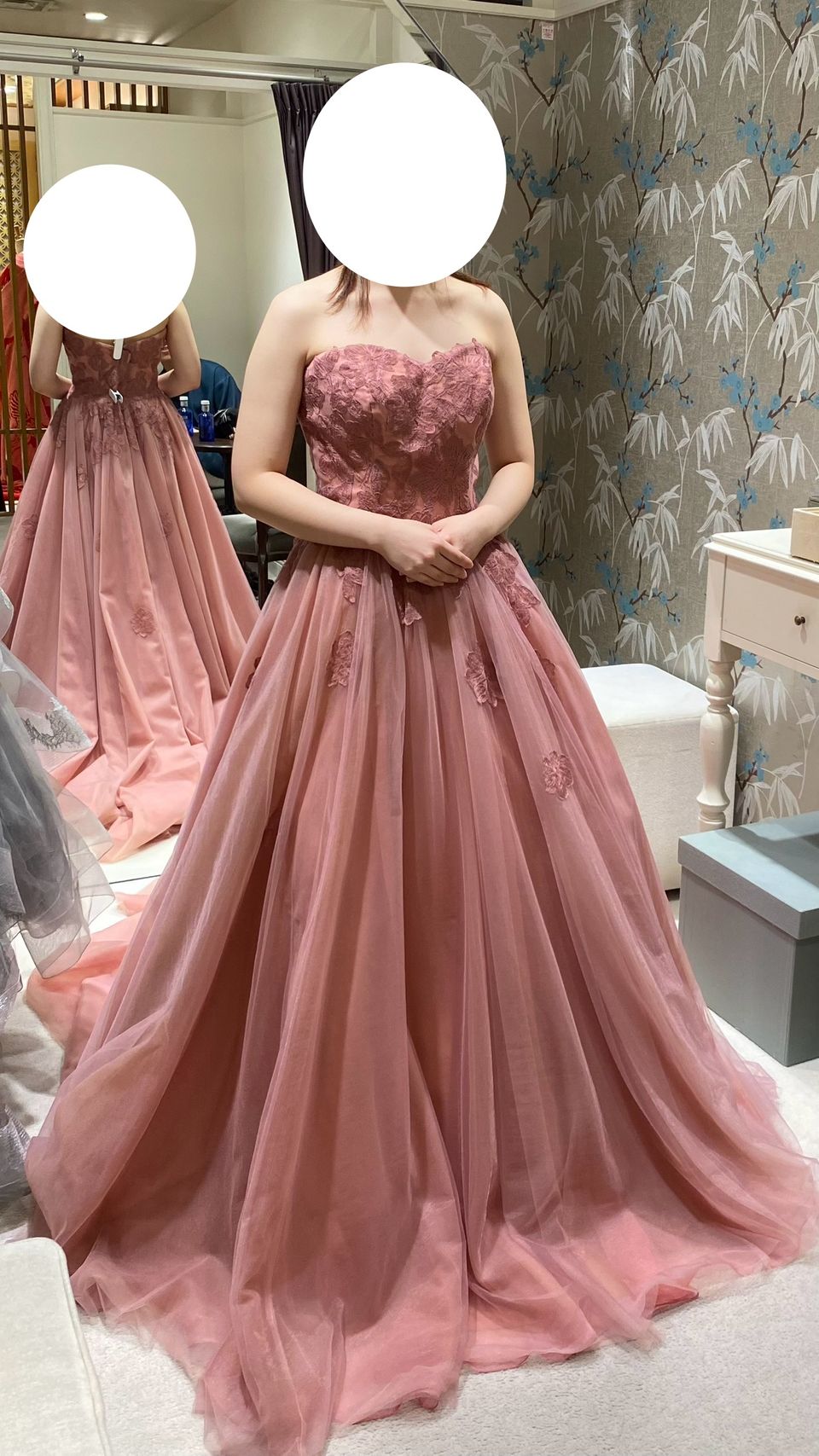 くすみカラーが可愛いドレス