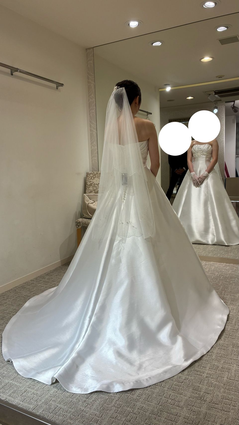 サテン素材でシンプルデザイン