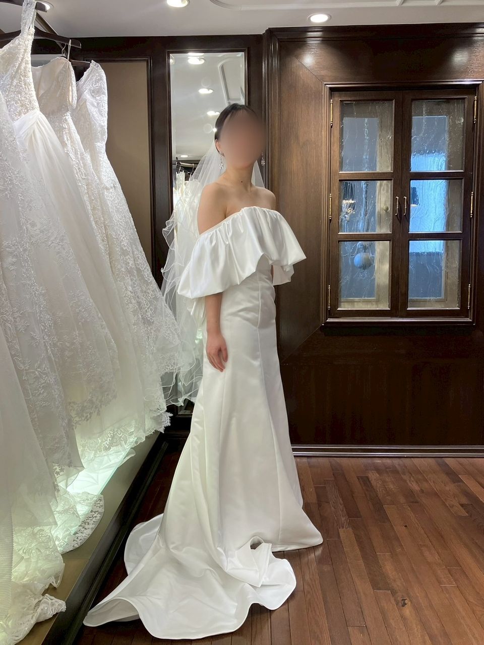 シンプルだけど大胆ドレス