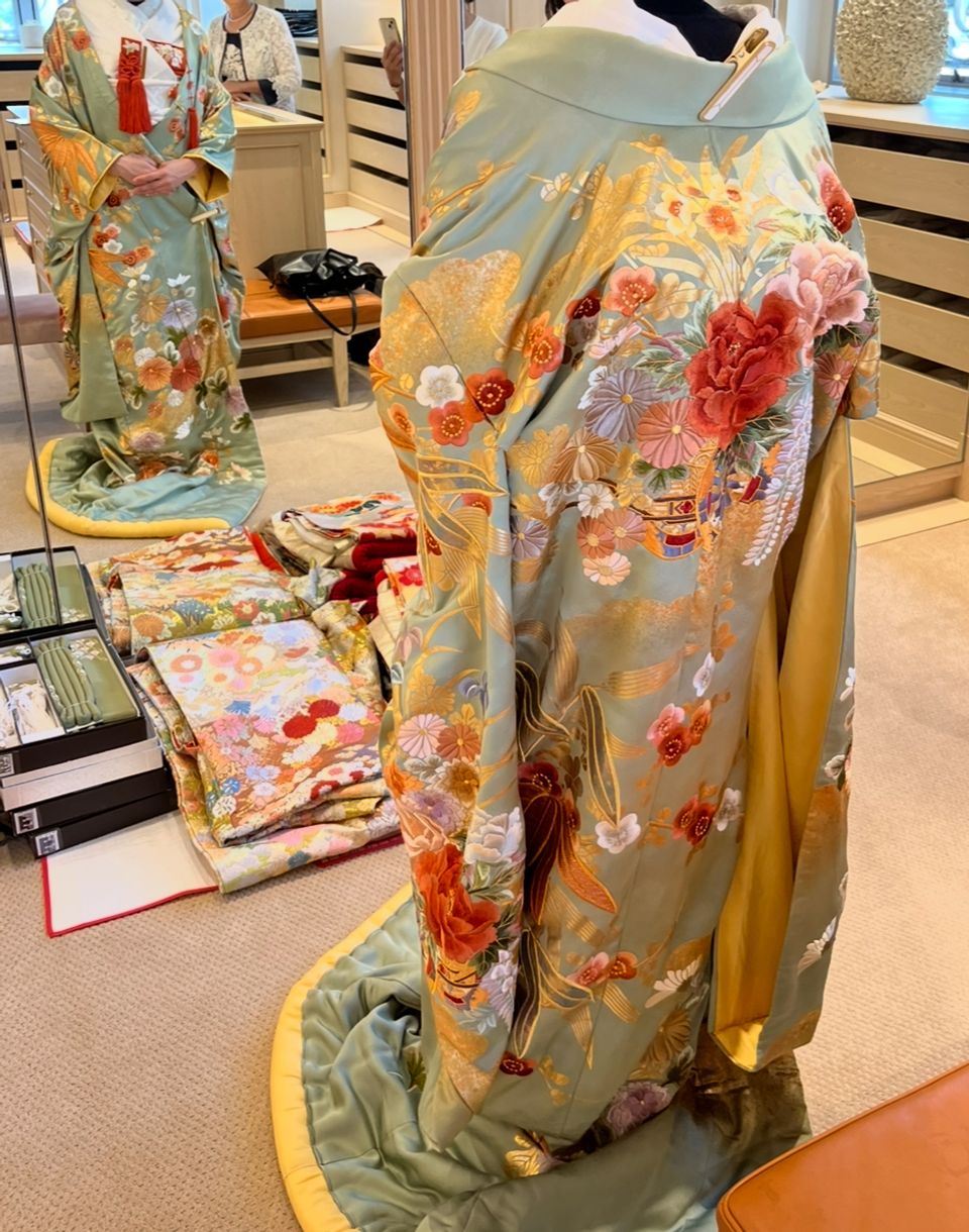 淡いグリーンが綺麗な色打掛