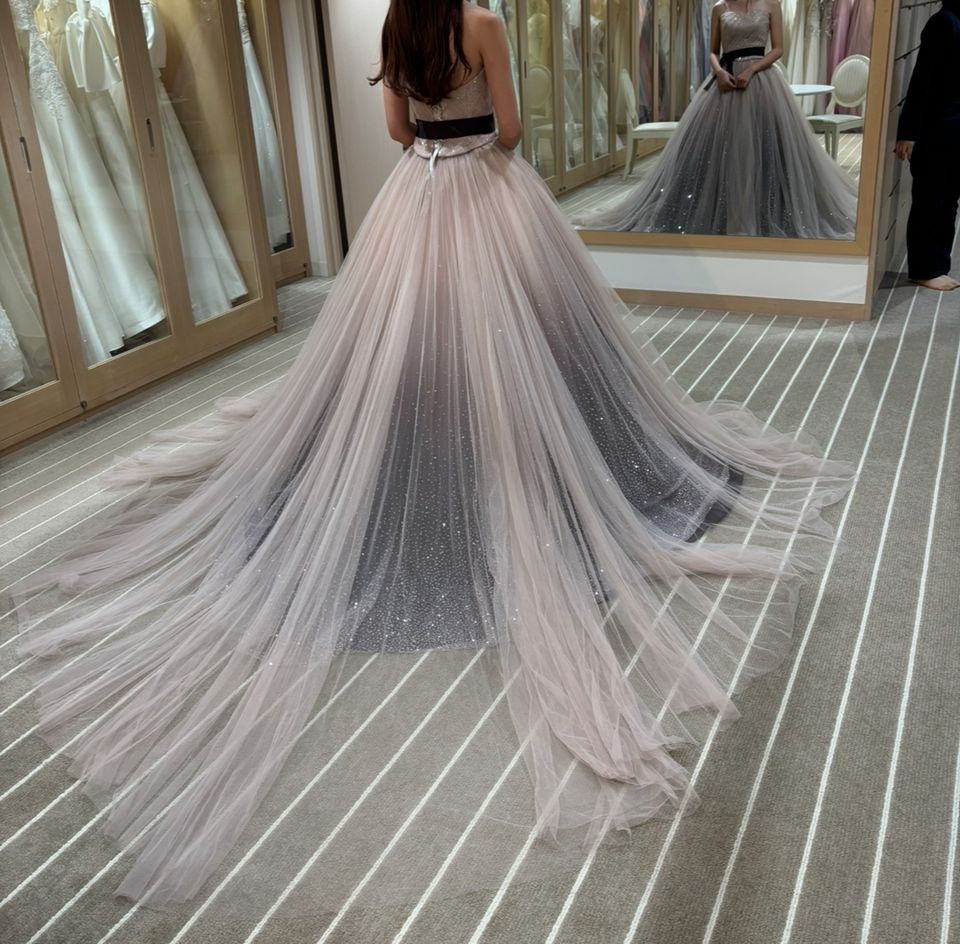 上品ベージュドレス