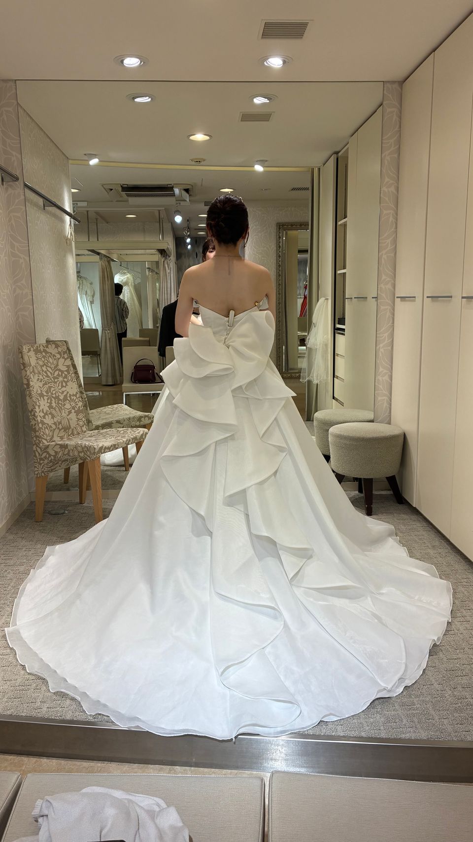 デザイン性のある個性的ドレス