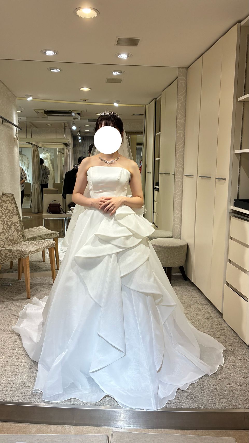 デザイン性のある個性的ドレス