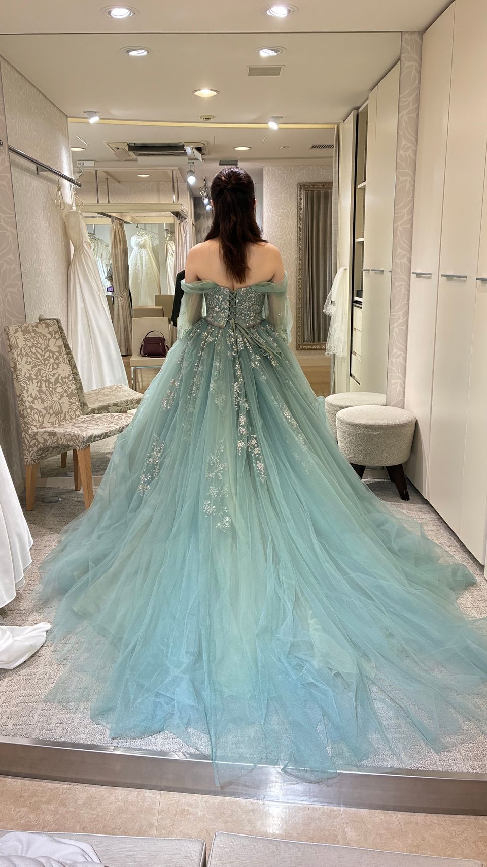 お姫様感あふれるグリーンドレス