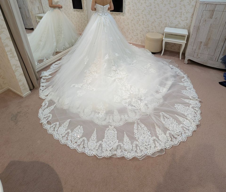 主役級のプリンセスラインドレス