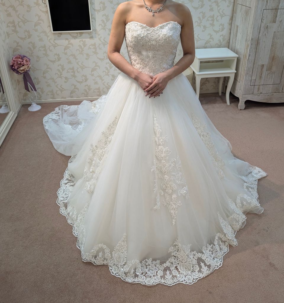 主役級のプリンセスラインドレス