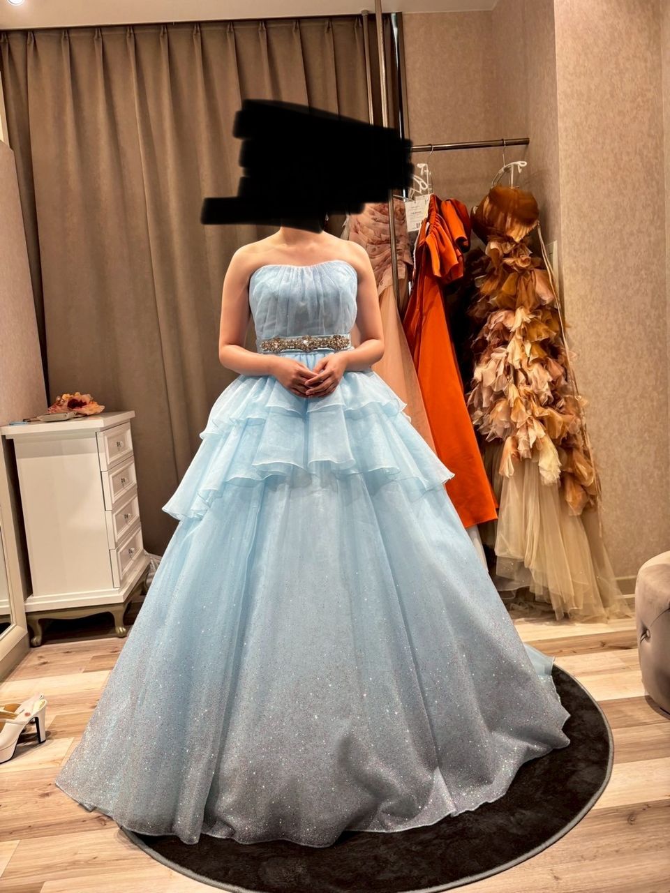 フリルがキュートなドレス