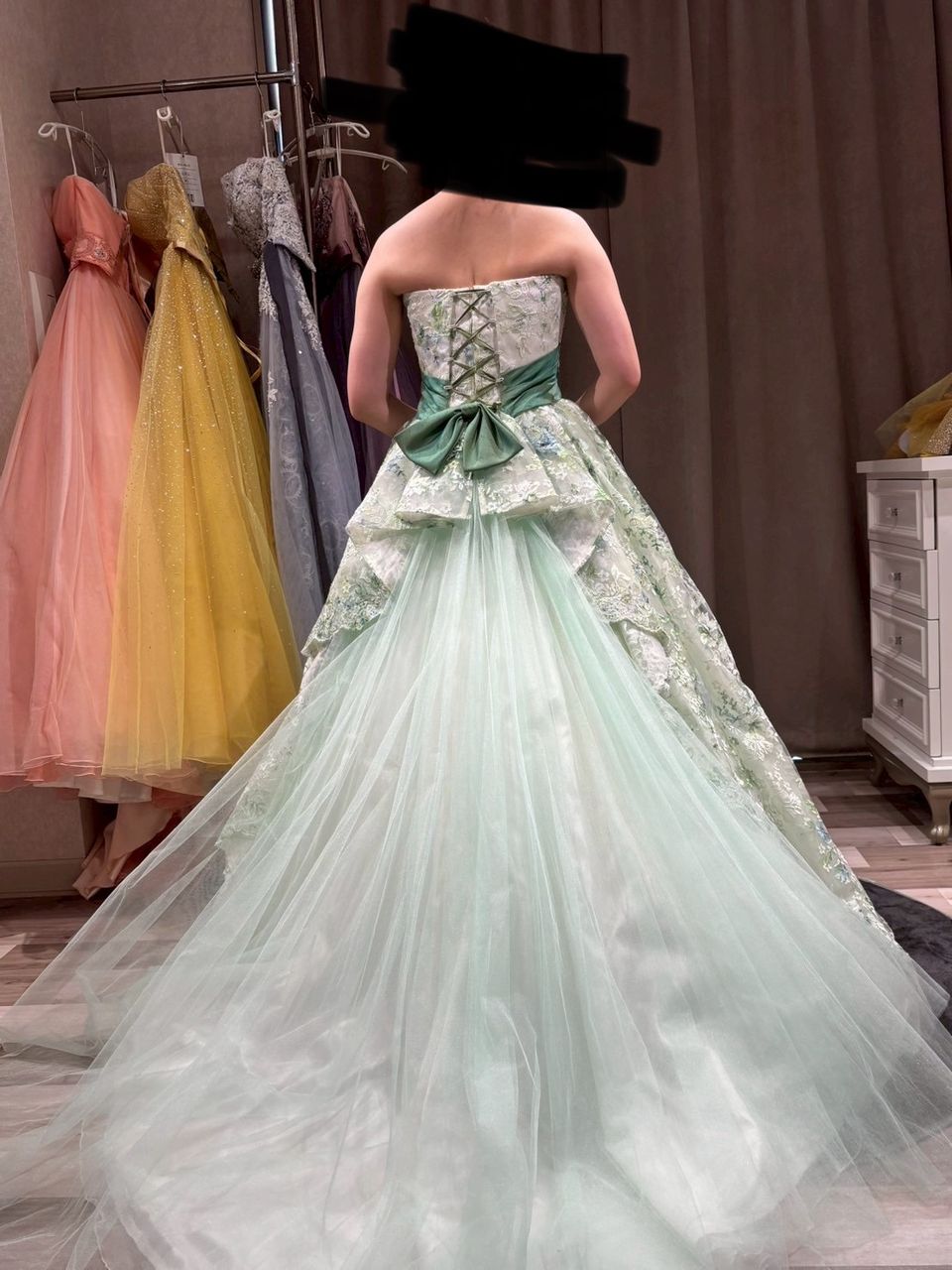 ガーデンにピッタリドレス