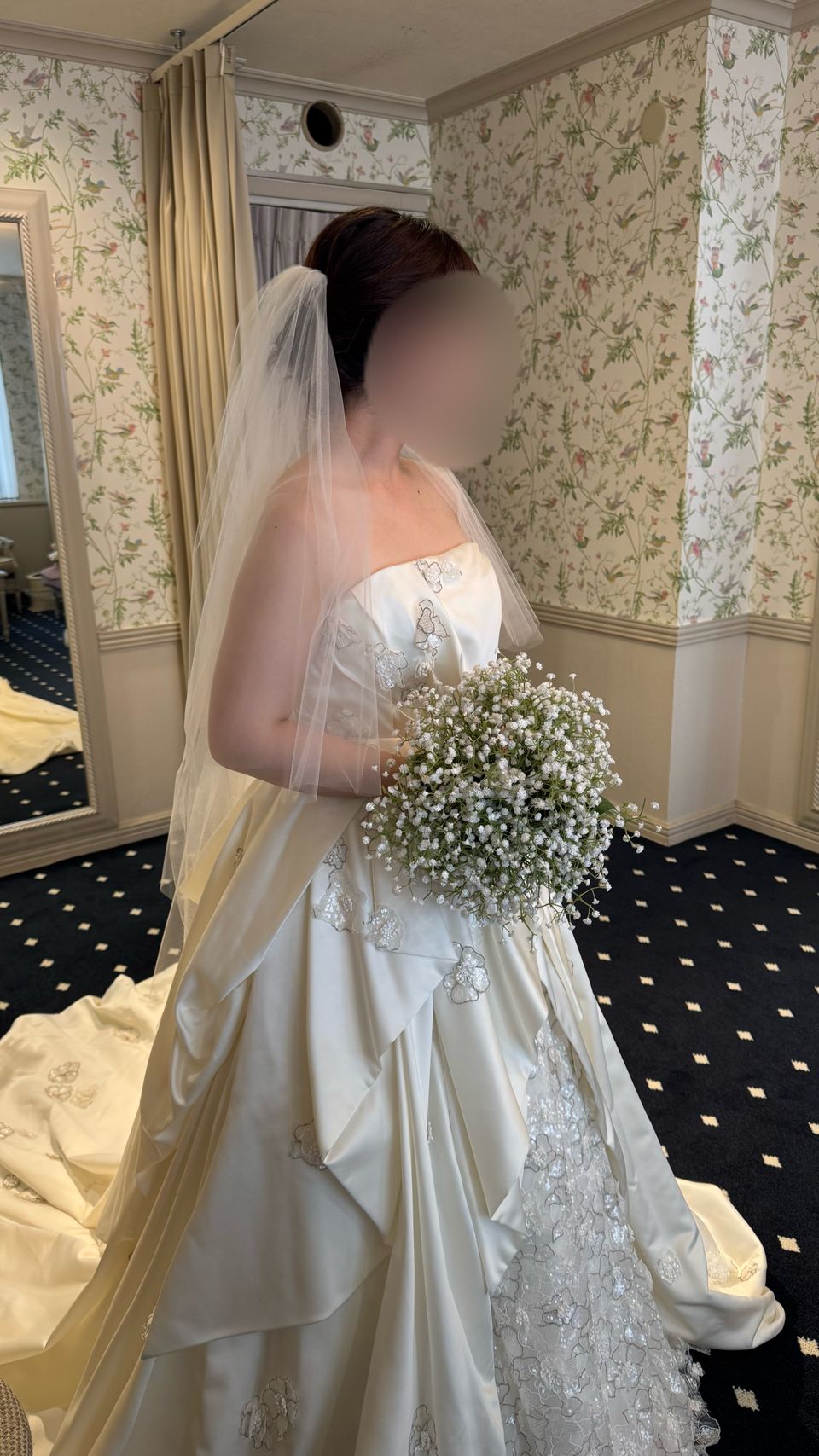 二層になっていて高級感のあるドレス