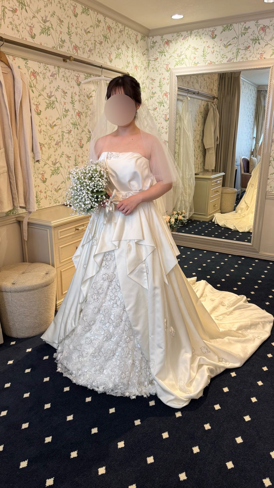 二層になっていて高級感のあるドレス