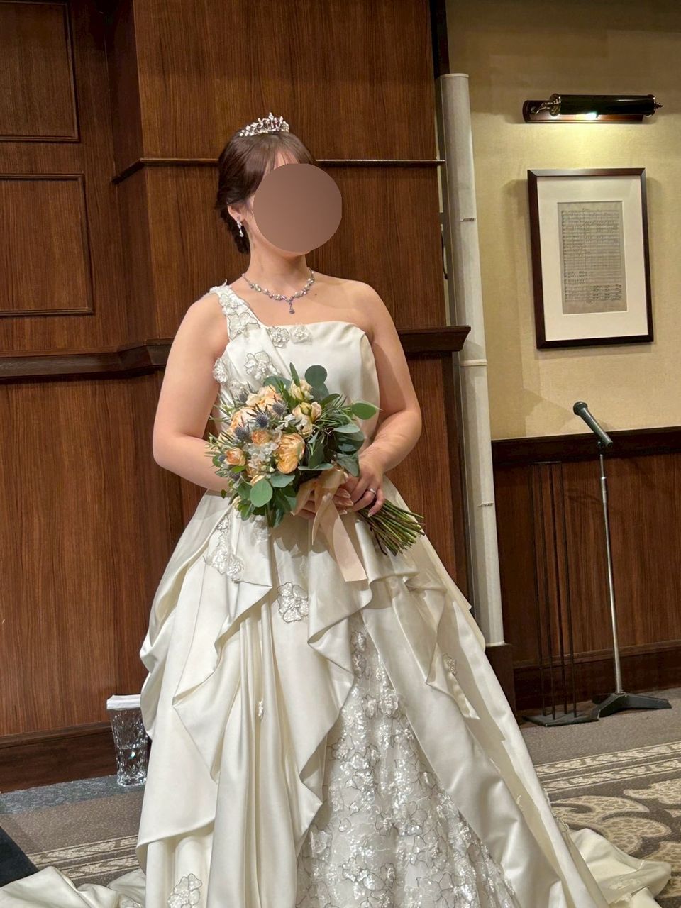 二層になっていて高級感のあるドレス