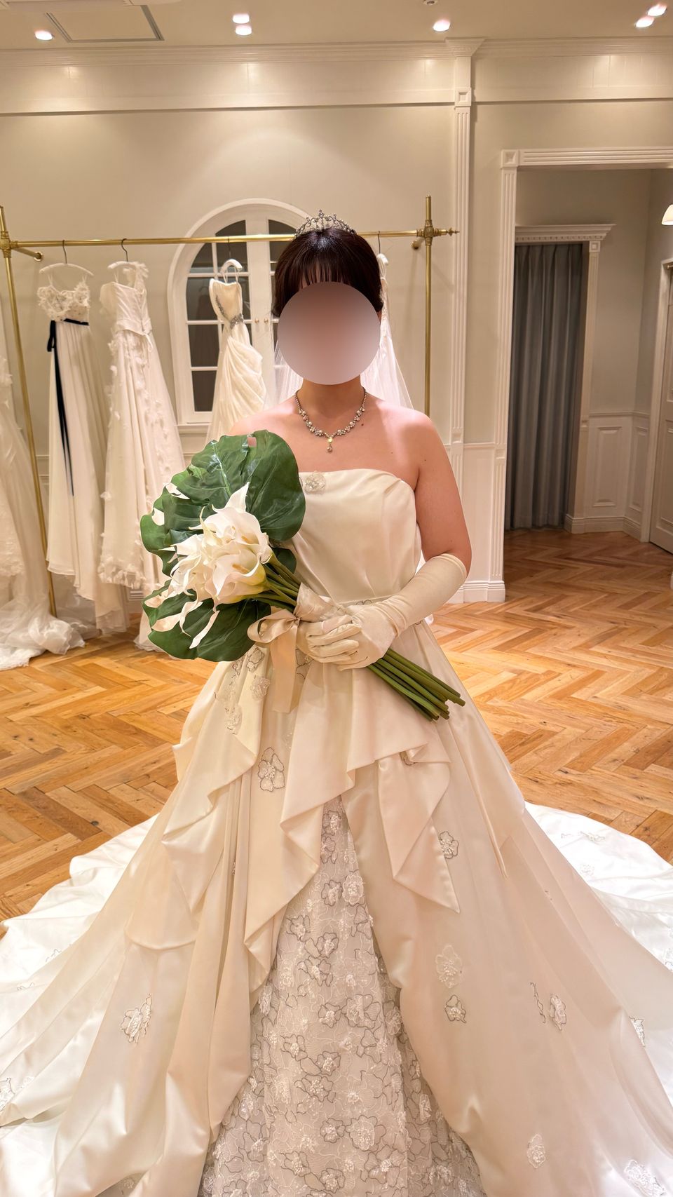 二層になっていて高級感のあるドレス