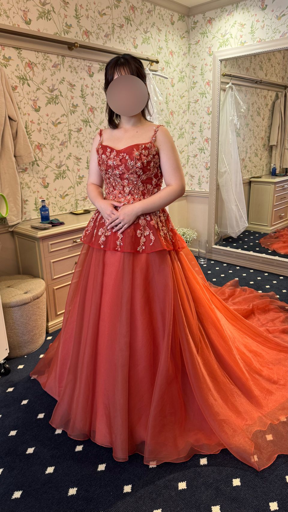 明るく華やかな秋ドレス