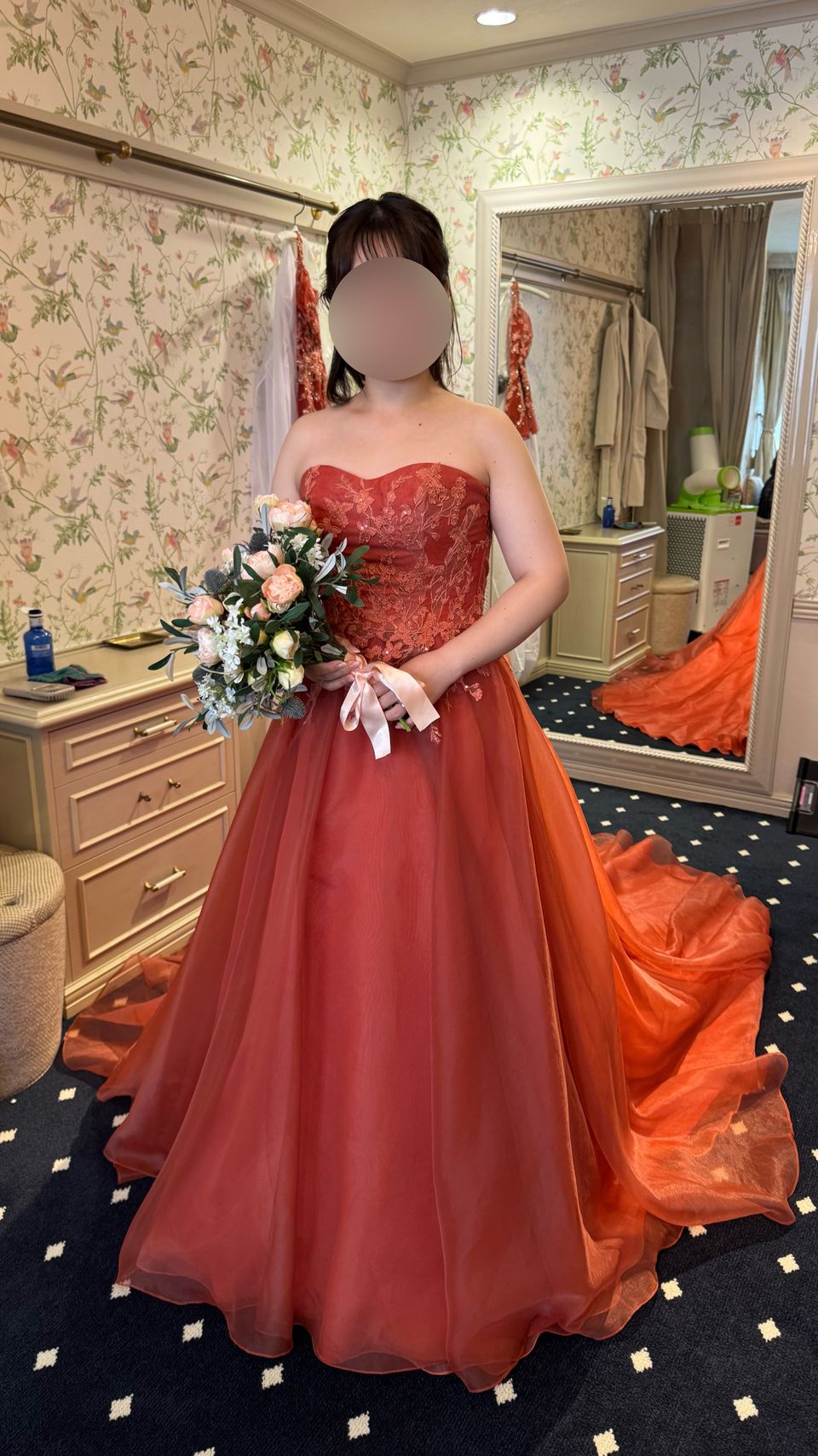 明るく華やかな秋ドレス