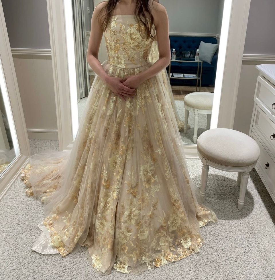 他とは被らないカラードレス