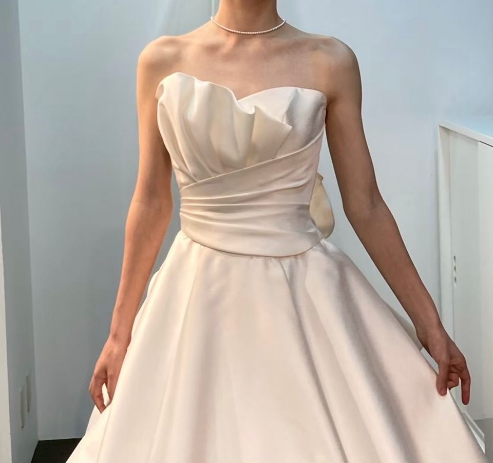 個性的なフリルが印象的