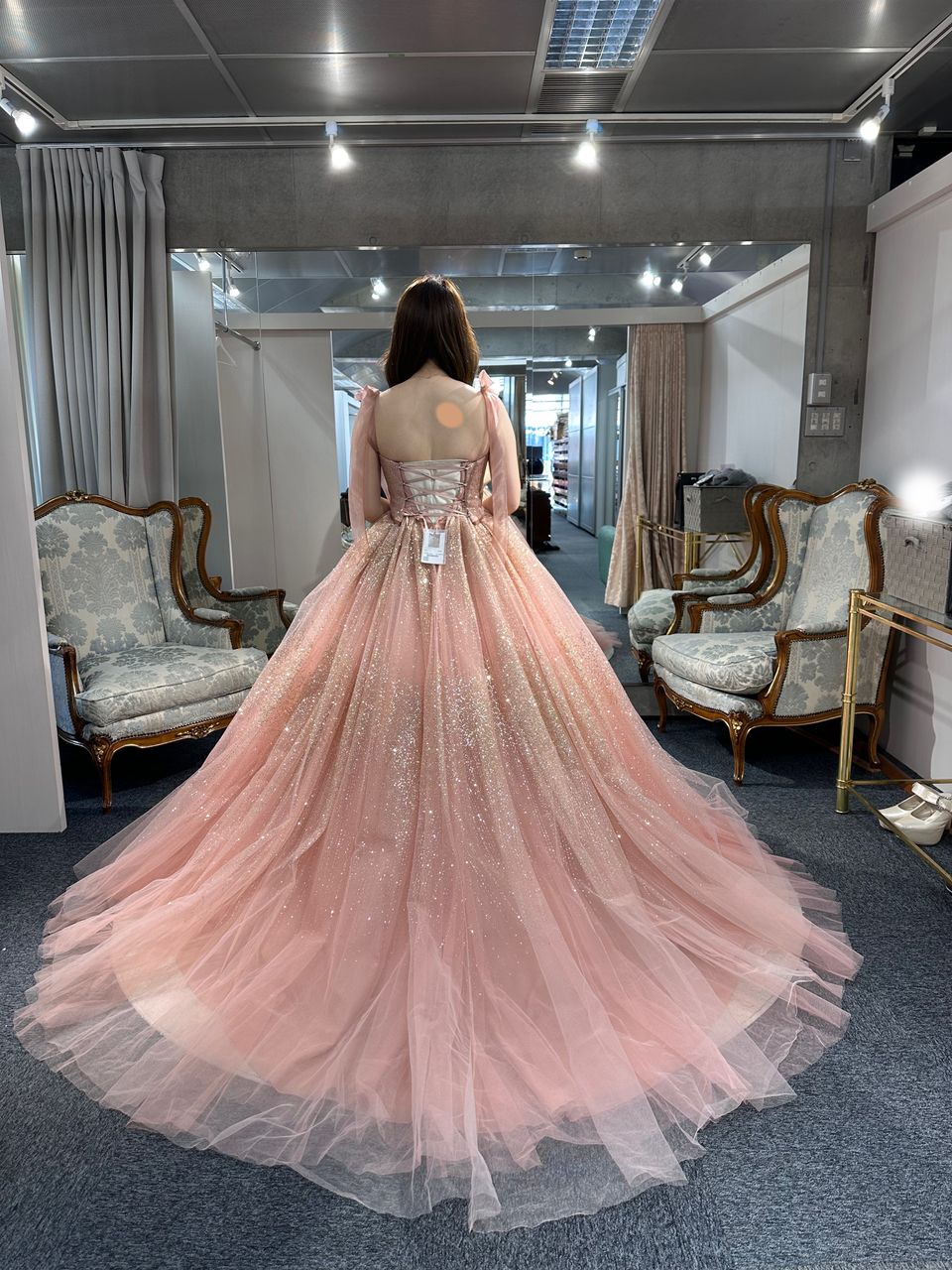 さりげないリボンにときめくドレス