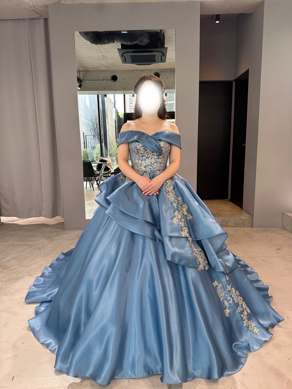 サテンたっぷりシンデレラドレス