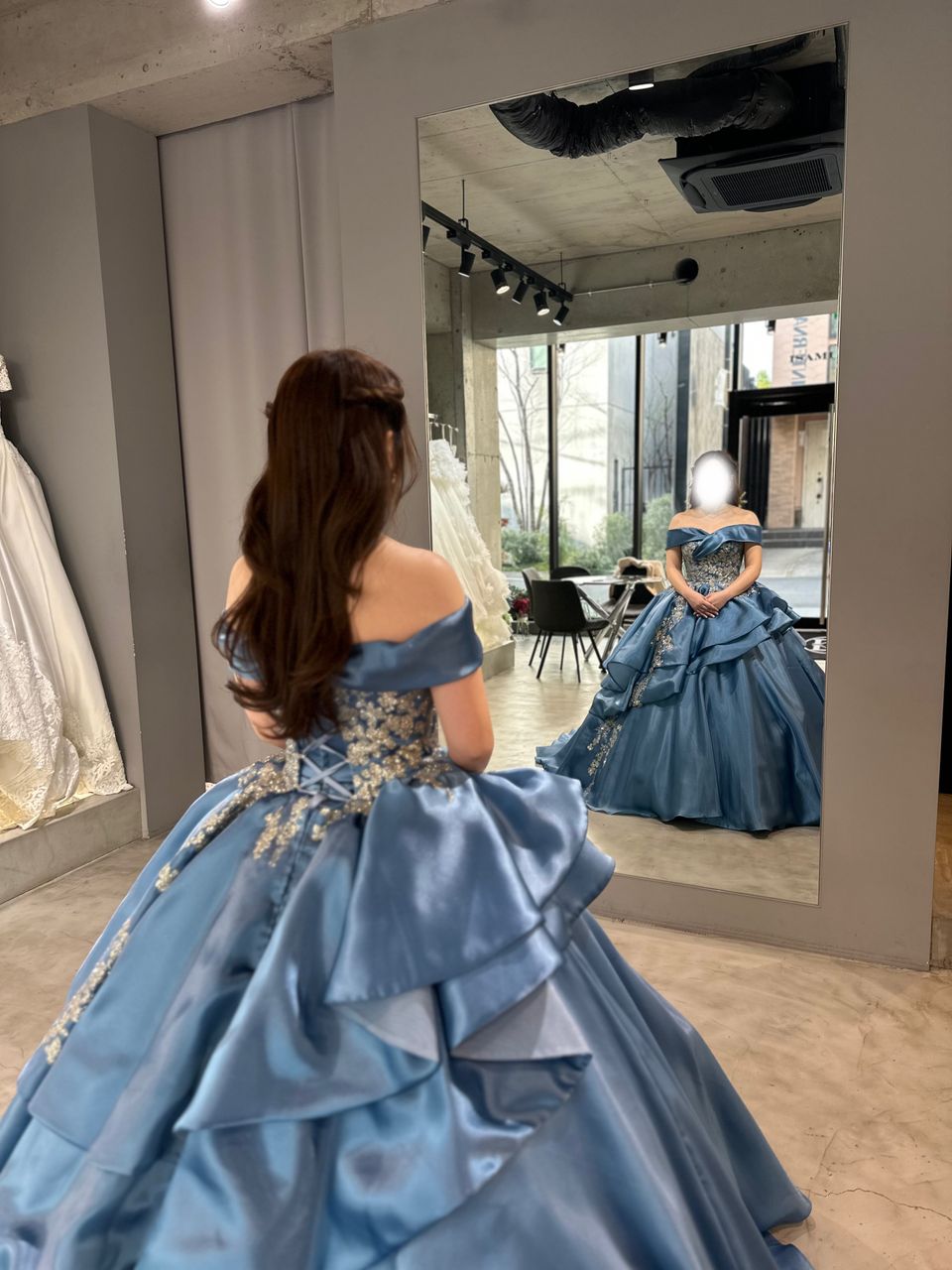 サテンたっぷりシンデレラドレス