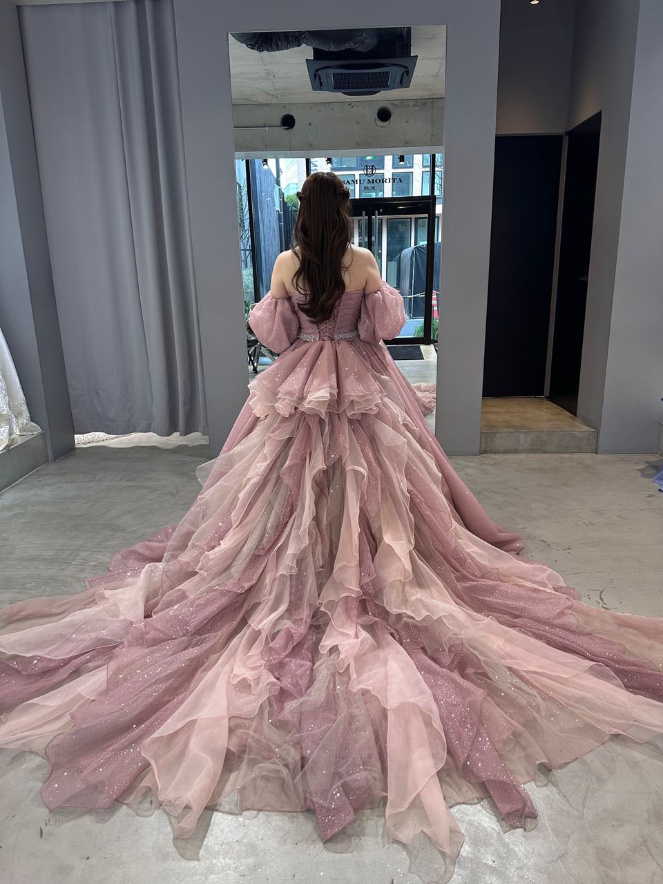 大人可愛いモーヴピンクドレス