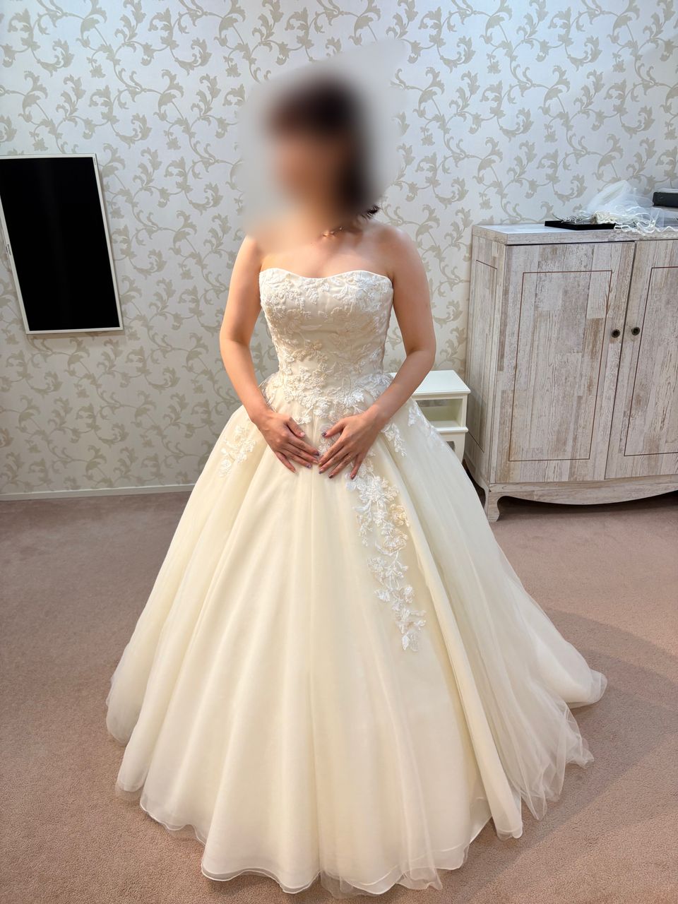 媚びない華やかさ