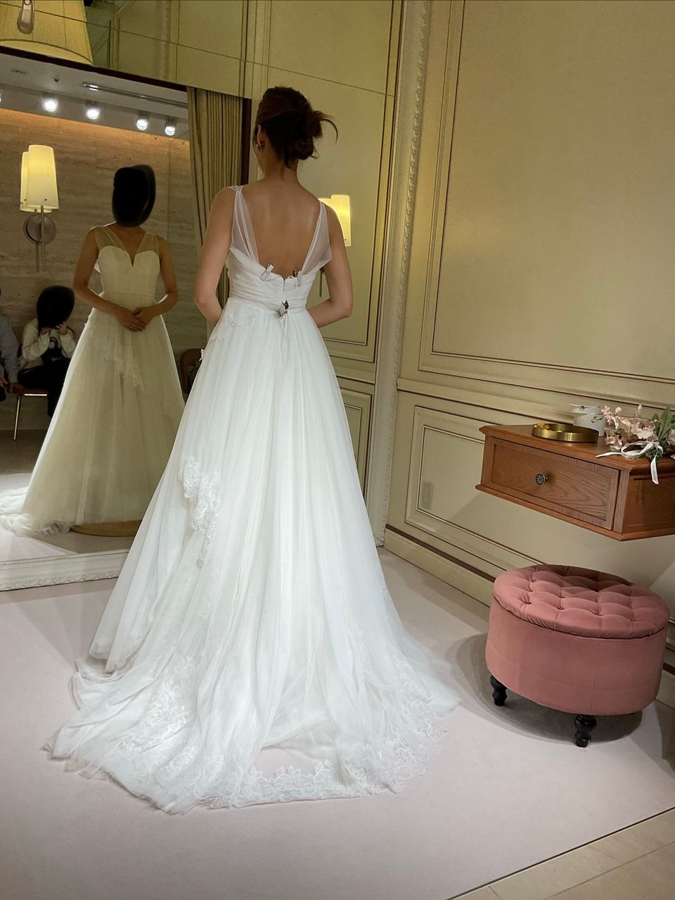 落ち着いた雰囲気のシンプルドレス