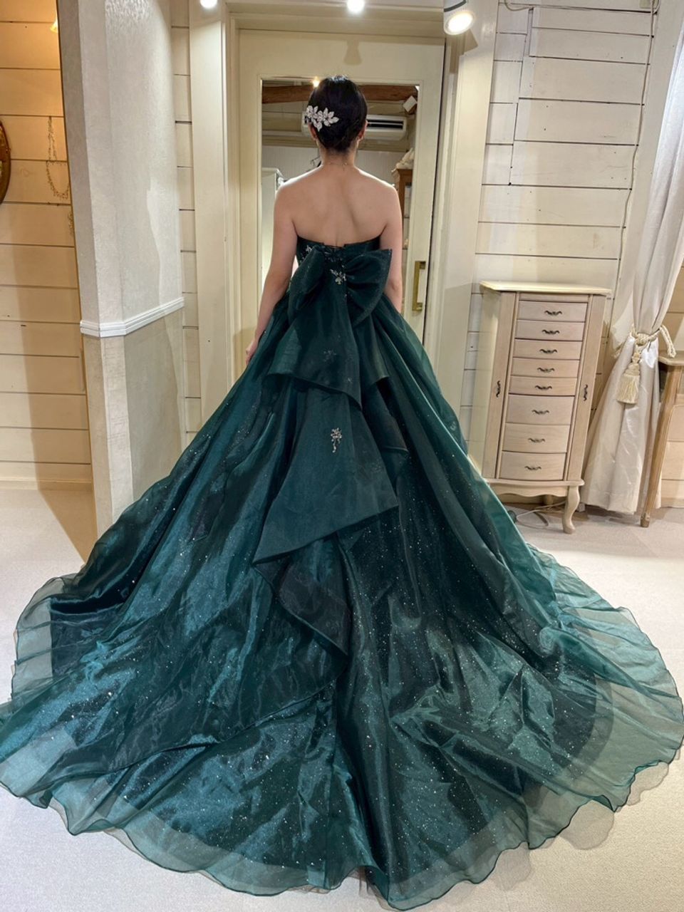 滅多に見ないグリーンのキラキラドレス