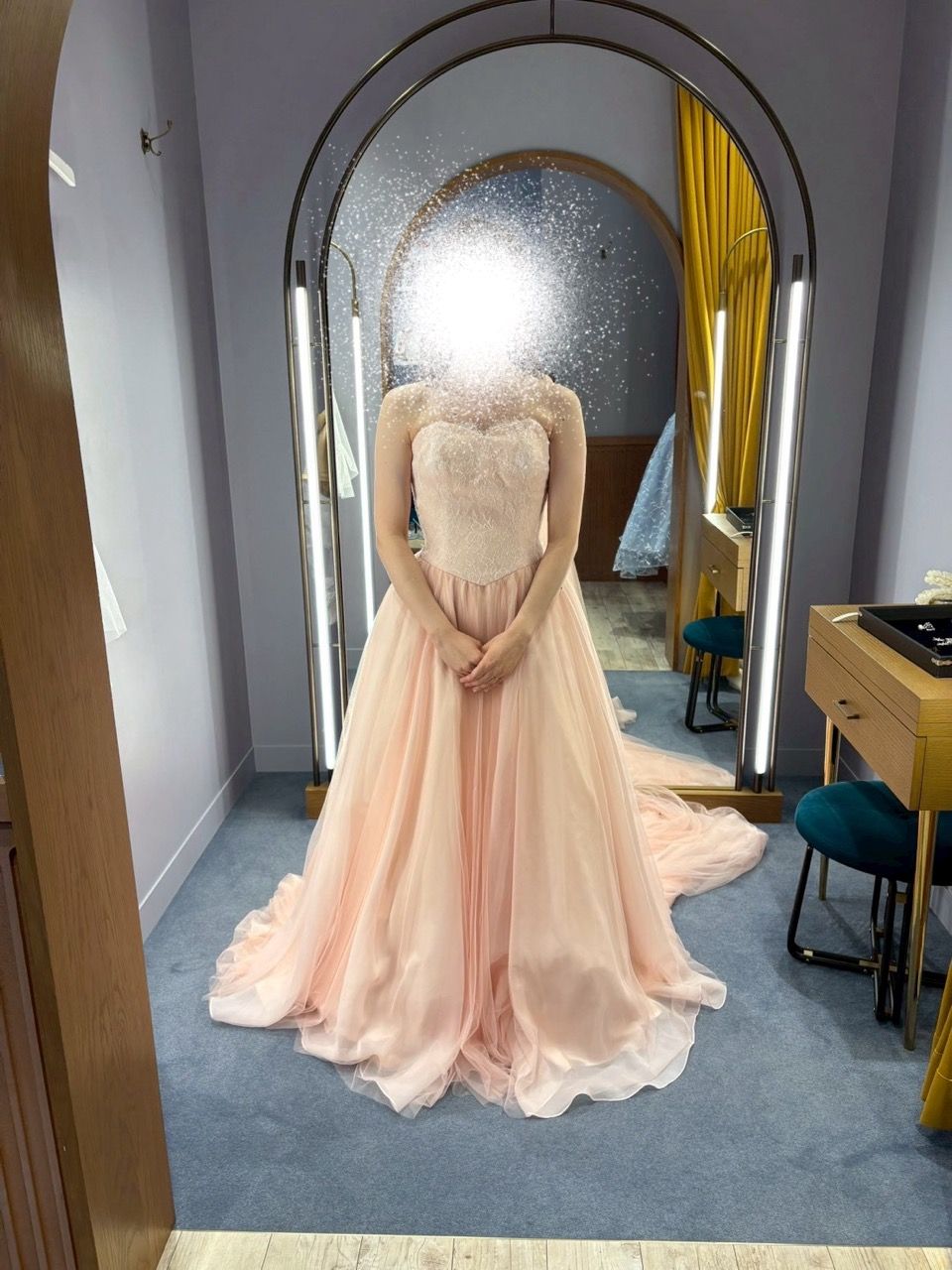 ピンクでボリュームのある可愛らしいドレス