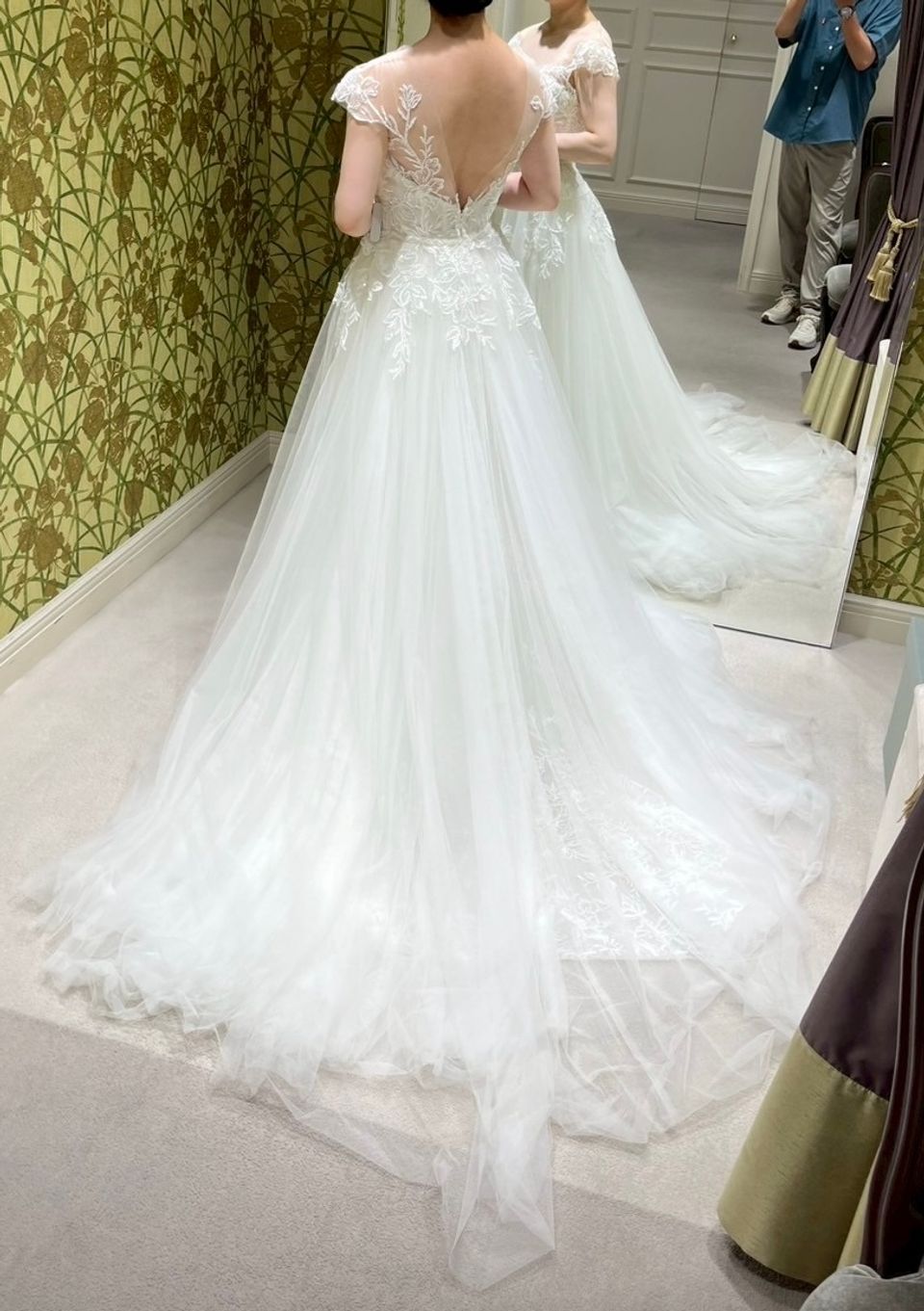 繊細な刺繍が柔らかい雰囲気の2wayドレス