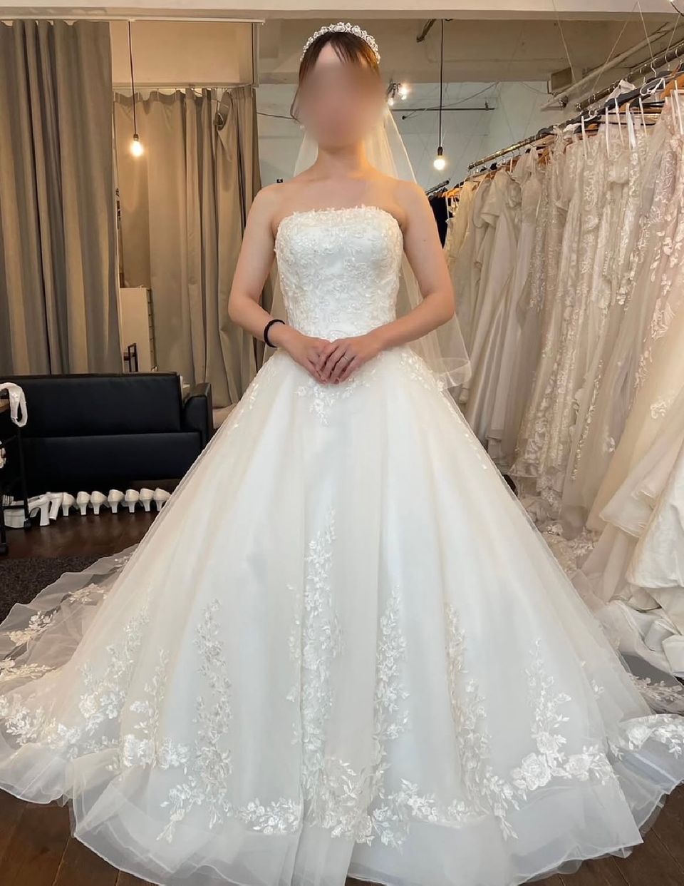 会場にぴったりな、クラシカルな雰囲気のドレス