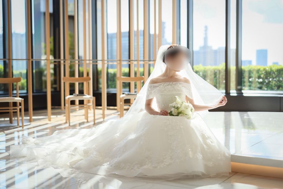 会場にぴったりな、クラシカルな雰囲気のドレス