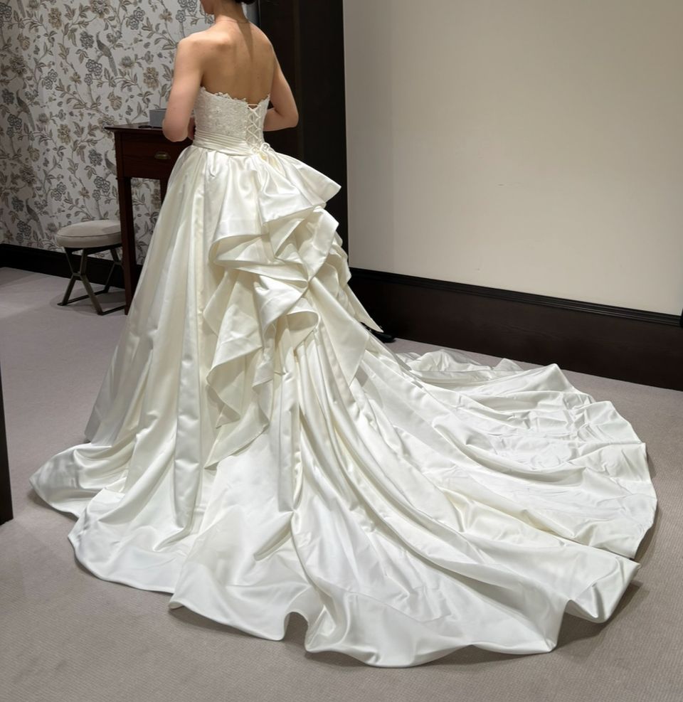 トレーンが素敵なドレス